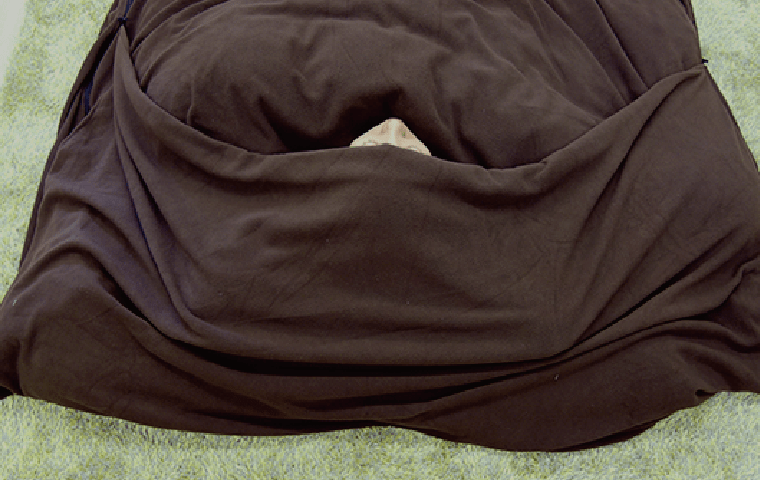 画像：顔だけ出して